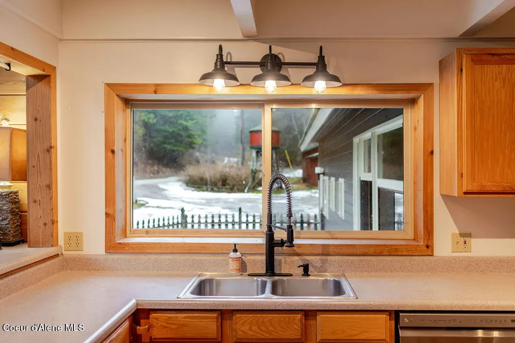 900 Trestle Creek Road Hope ID 83836