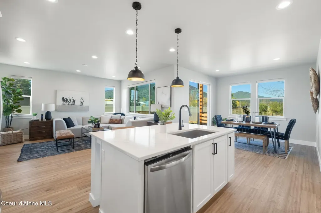 641 University Park Way Sandpoint ID 83864