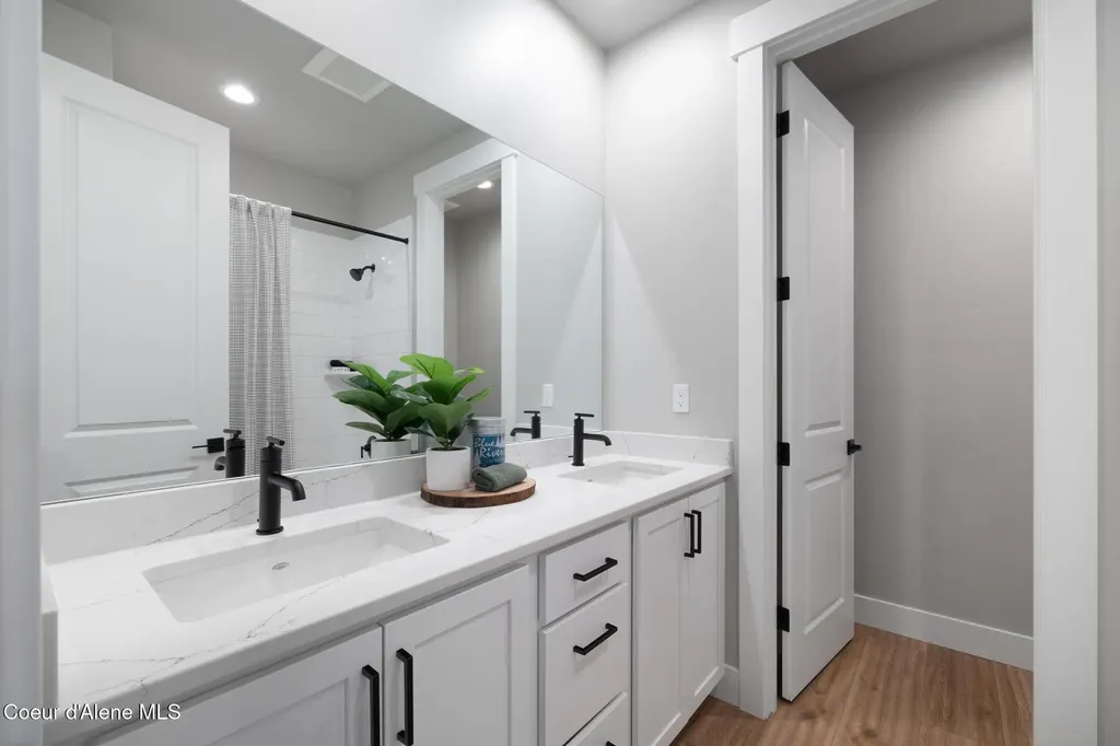 641 University Park Way Sandpoint ID 83864