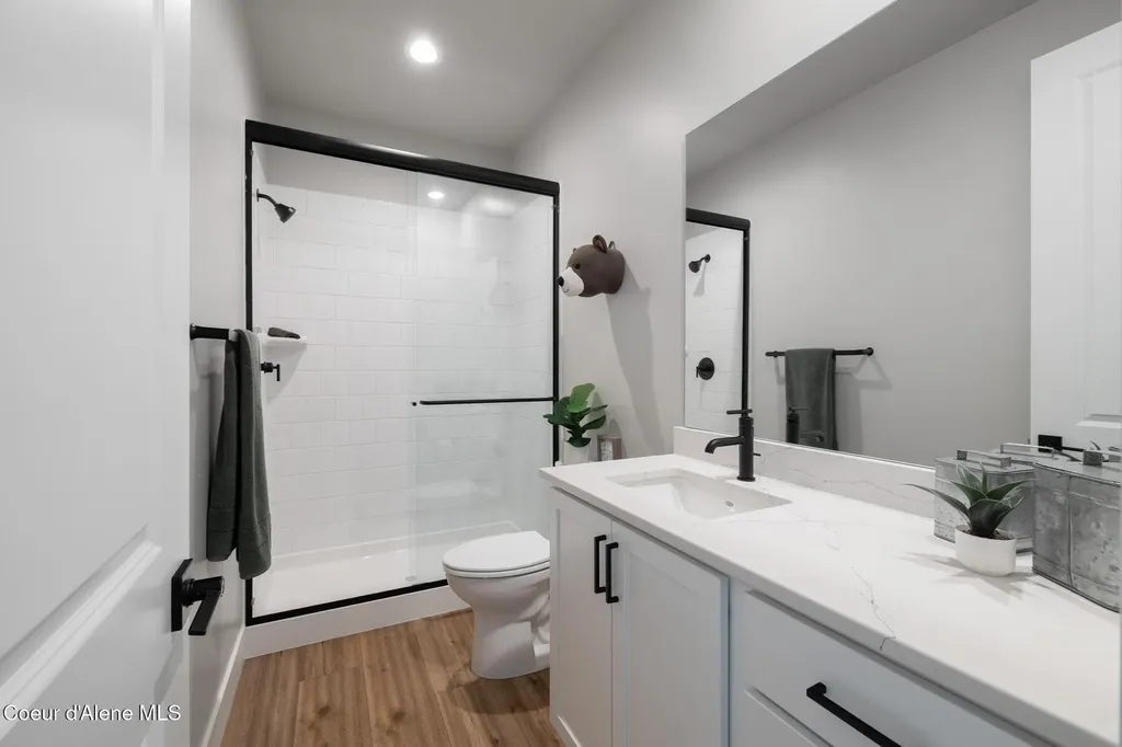 641 University Park Way Sandpoint ID 83864