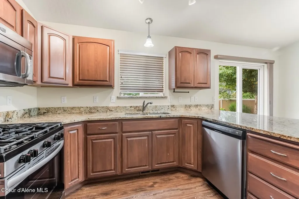 2570 N Sparrow Lp Post Falls ID 83854