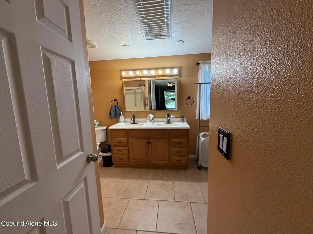 52 Meadowlark Drive Sagle ID 83860