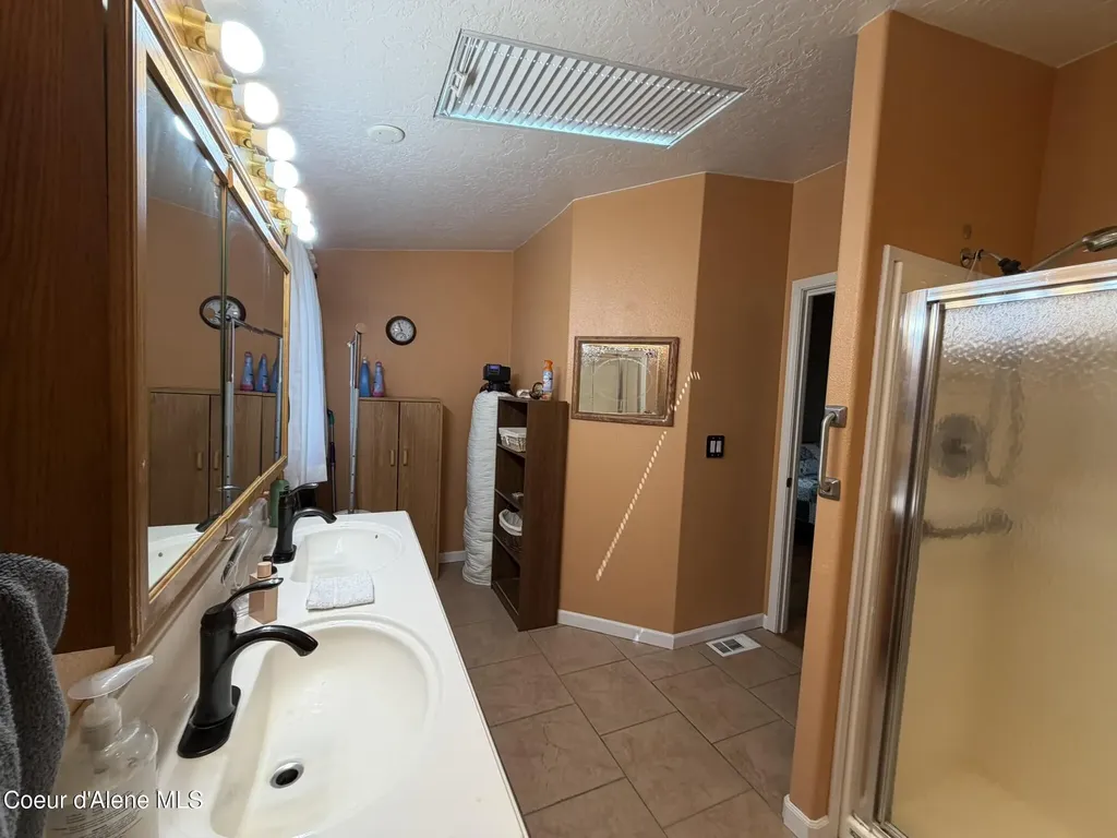 52 Meadowlark Drive Sagle ID 83860