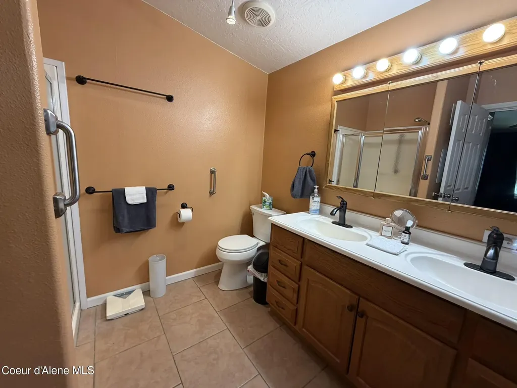 52 Meadowlark Drive Sagle ID 83860