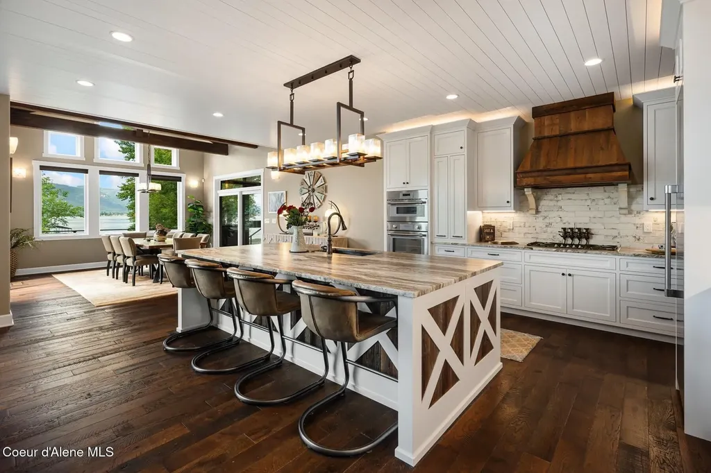 32 Crescent Lane Sagle ID 83860