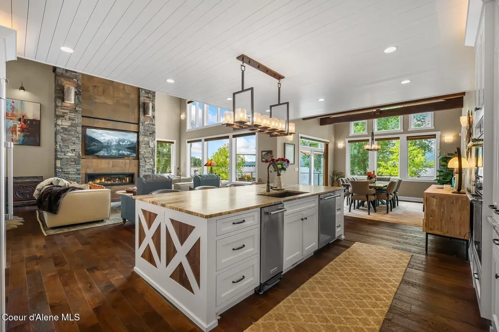 32 Crescent Lane Sagle ID 83860