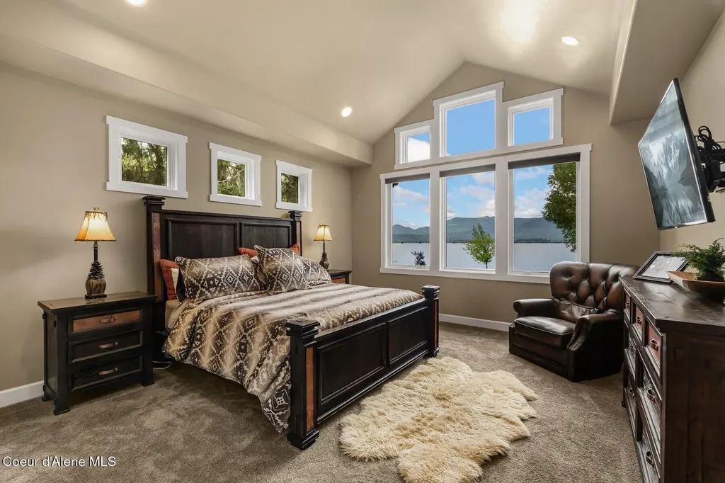 32 Crescent Lane Sagle ID 83860