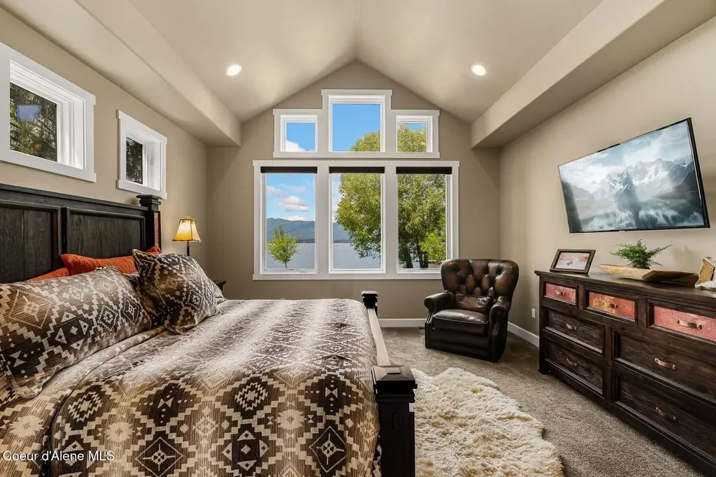 32 Crescent Lane Sagle ID 83860