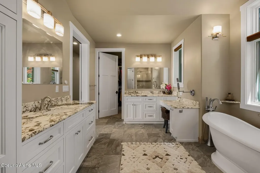 32 Crescent Lane Sagle ID 83860