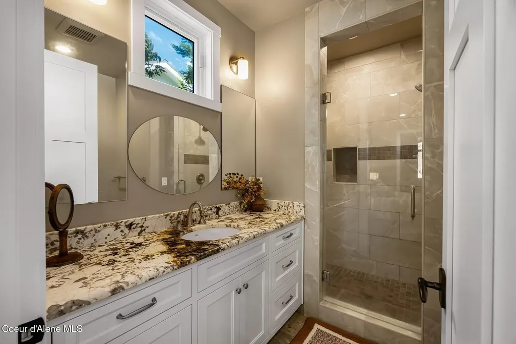 32 Crescent Lane Sagle ID 83860