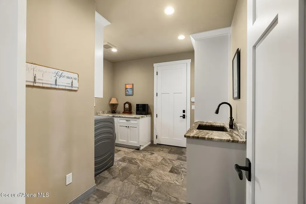 32 Crescent Lane Sagle ID 83860