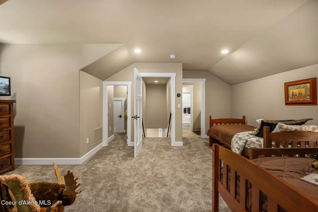 32 Crescent Lane Sagle ID 83860
