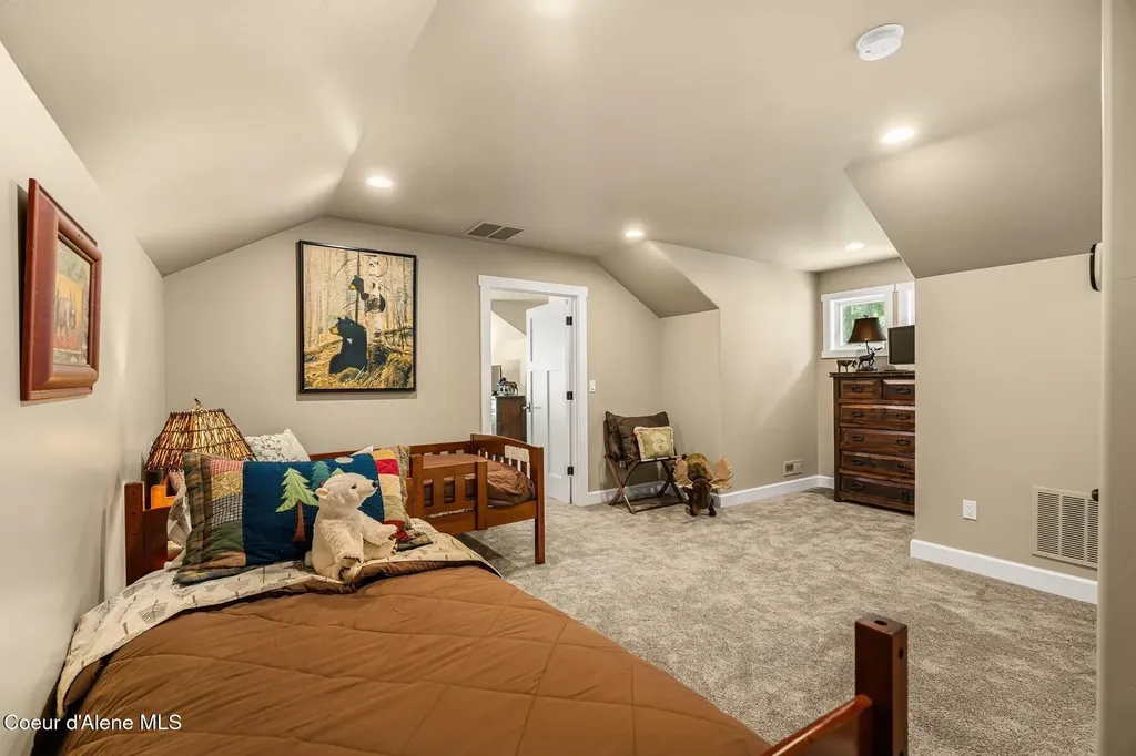 32 Crescent Lane Sagle ID 83860
