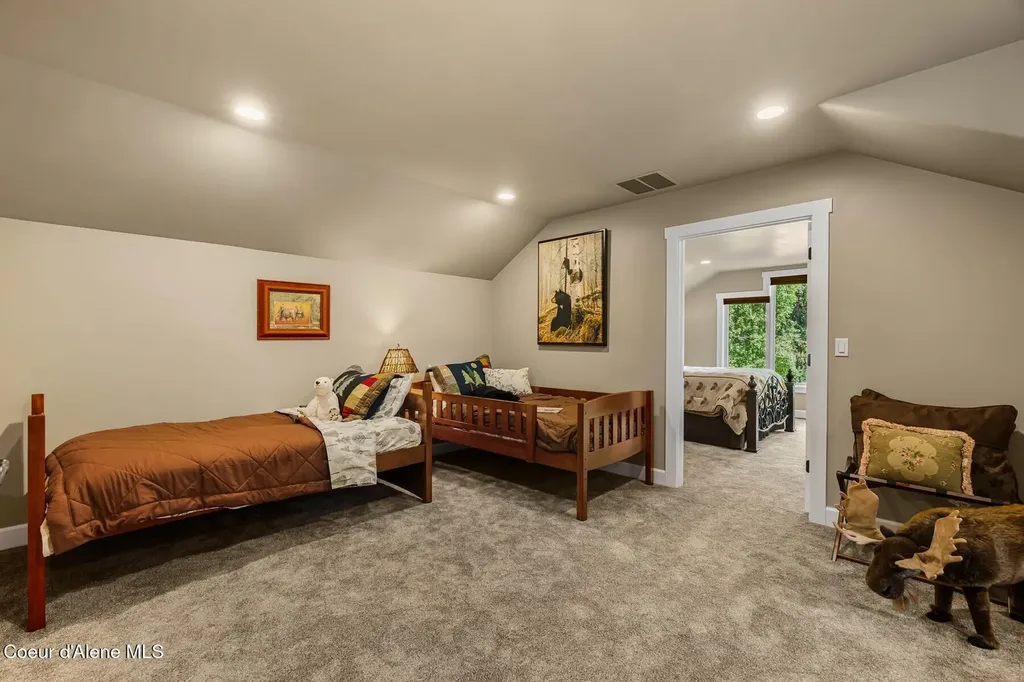 32 Crescent Lane Sagle ID 83860