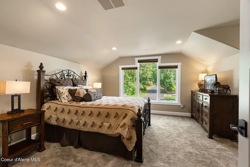 32 Crescent Lane Sagle ID 83860