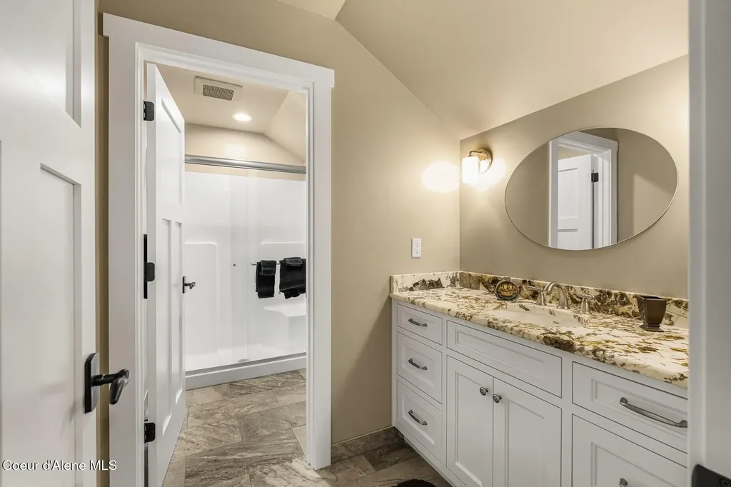 32 Crescent Lane Sagle ID 83860