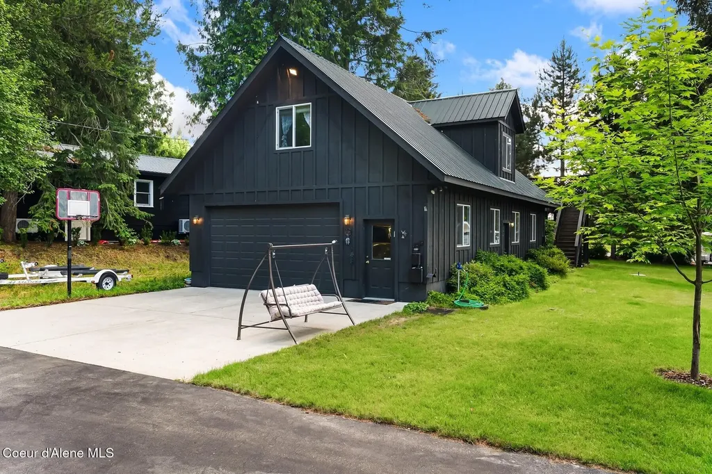 32 Crescent Lane Sagle ID 83860