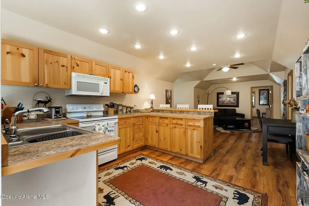 32 Crescent Lane Sagle ID 83860