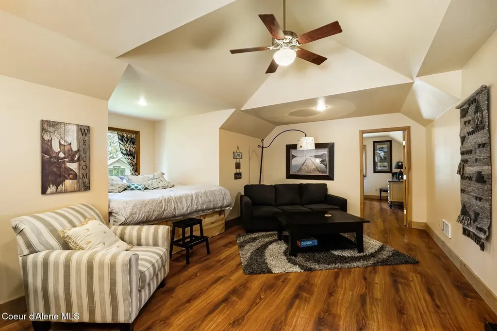 32 Crescent Lane Sagle ID 83860