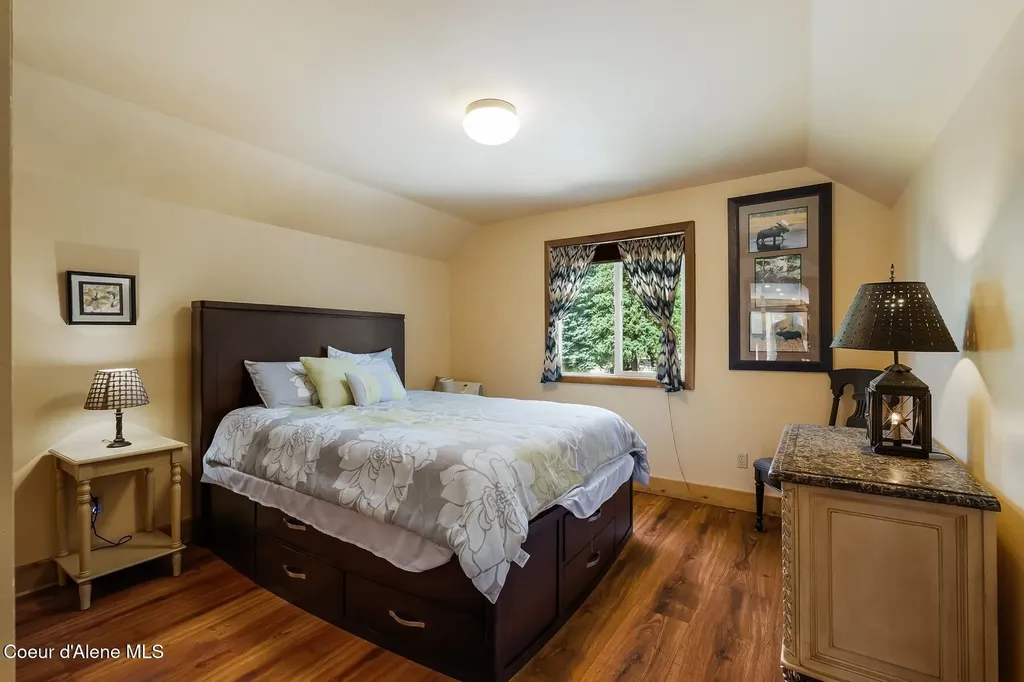 32 Crescent Lane Sagle ID 83860