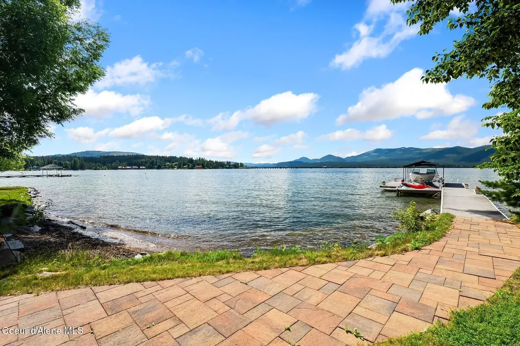 32 Crescent Lane Sagle ID 83860