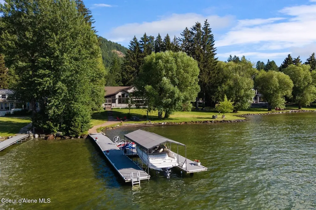 32 Crescent Lane Sagle ID 83860