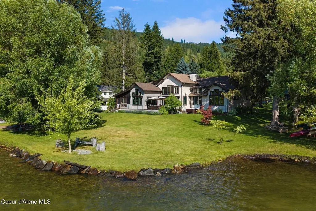32 Crescent Lane Sagle ID 83860