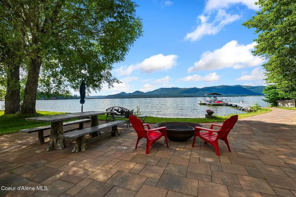 32 Crescent Lane Sagle ID 83860