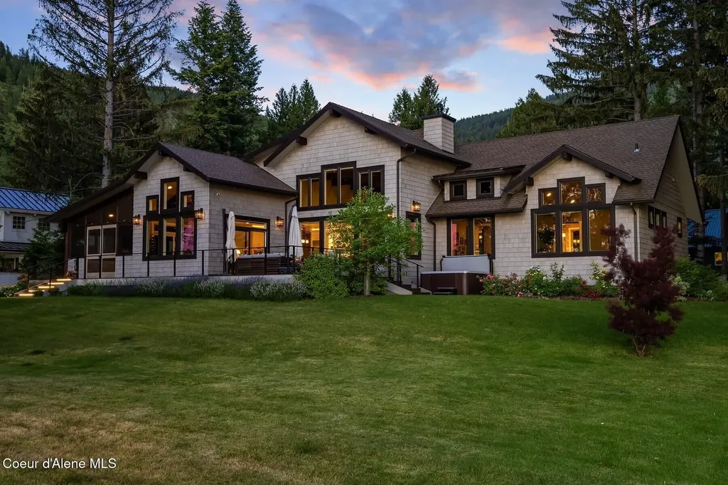 32 Crescent Lane Sagle ID 83860