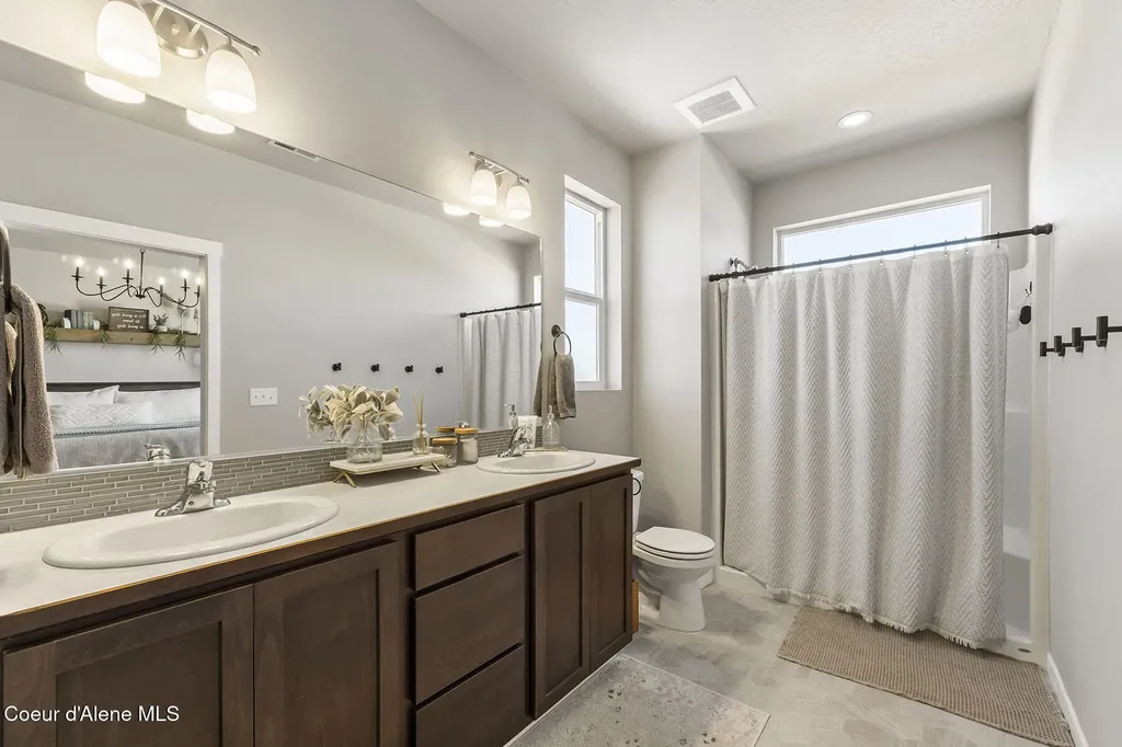 230 N Olivewood Lane Post Falls ID 83854