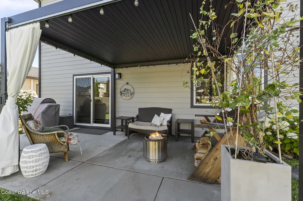 230 N Olivewood Lane Post Falls ID 83854