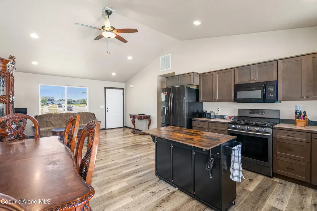 12183 N Gipper Loop Rathdrum ID 83858
