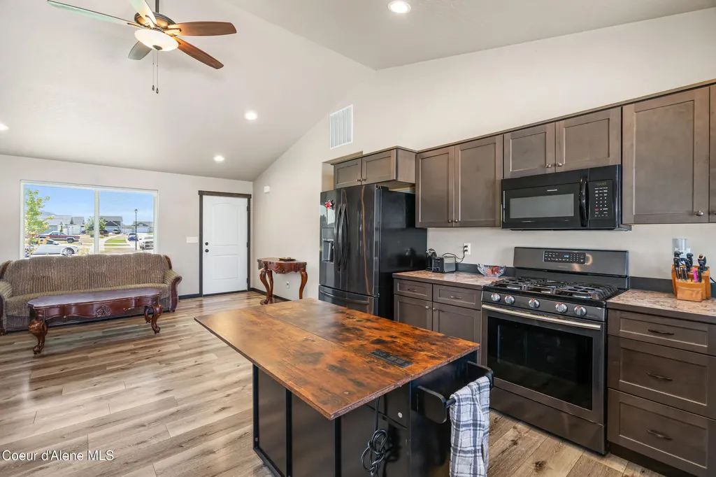 12183 N Gipper Loop Rathdrum ID 83858