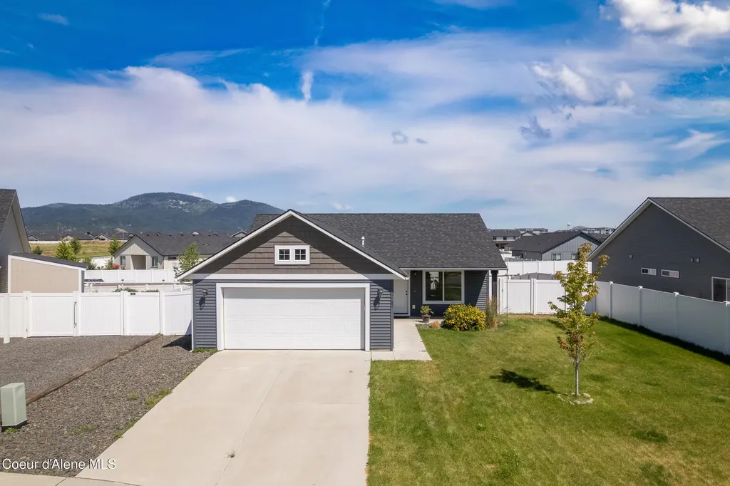 12183 N Gipper Loop Rathdrum ID 83858