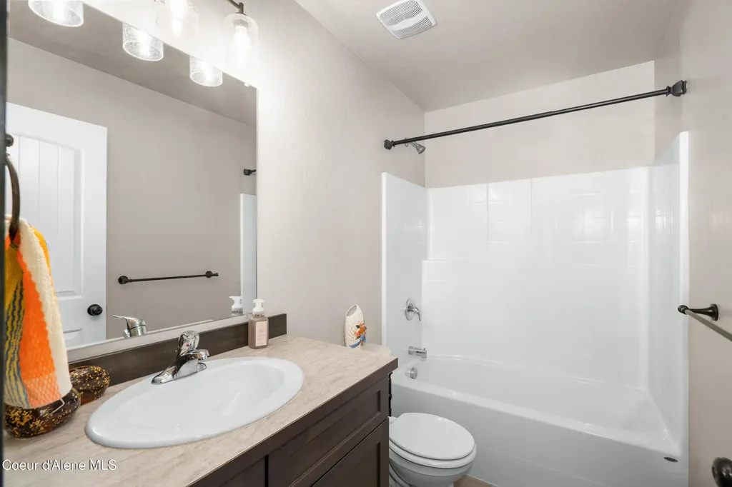 12183 N Gipper Loop Rathdrum ID 83858