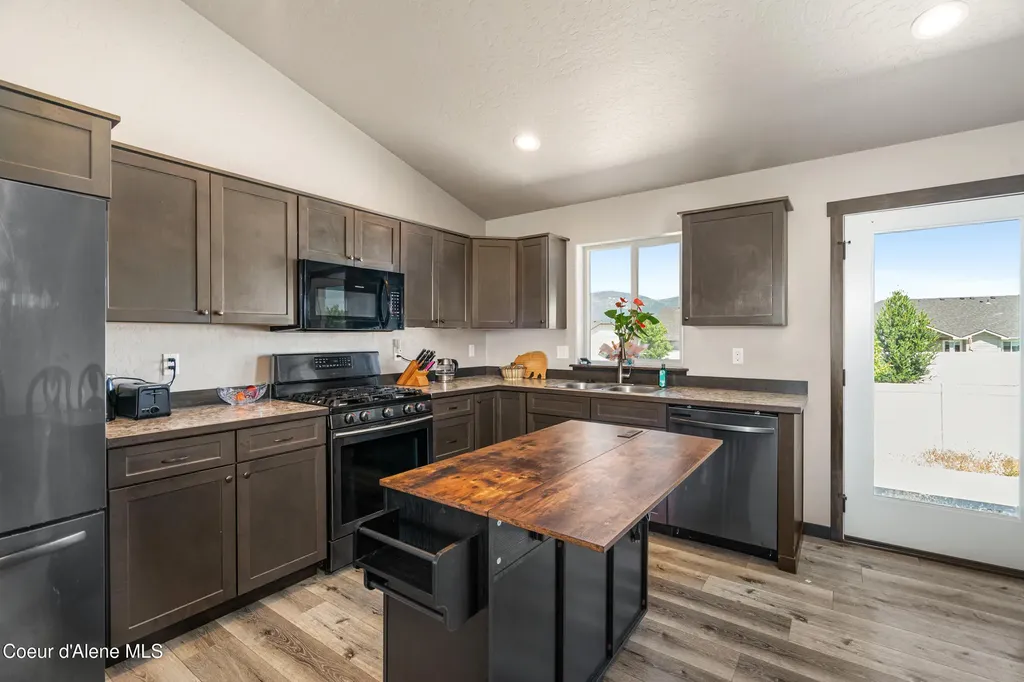 12183 N Gipper Loop Rathdrum ID 83858