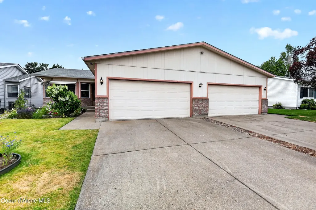 1537 W Woodlawn Drive Hayden ID 83835