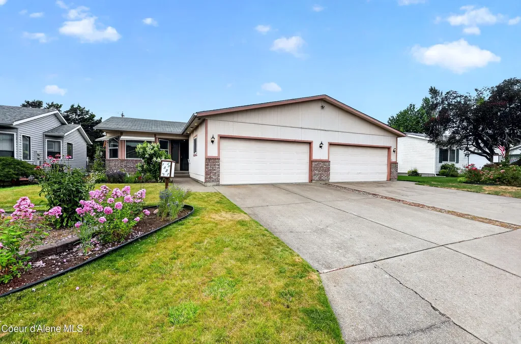 1537 W Woodlawn Drive Hayden ID 83835