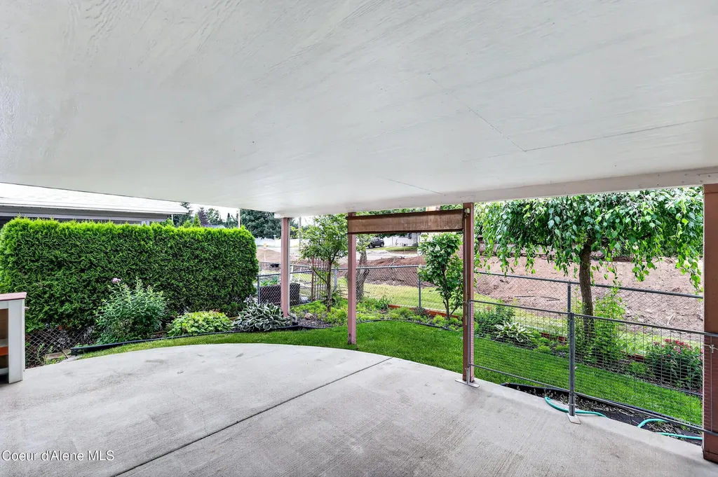 1537 W Woodlawn Drive Hayden ID 83835