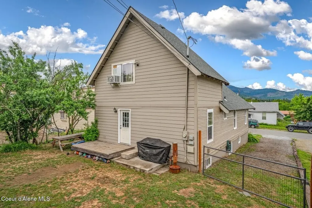 112 Washington Street Priest River ID 83856
