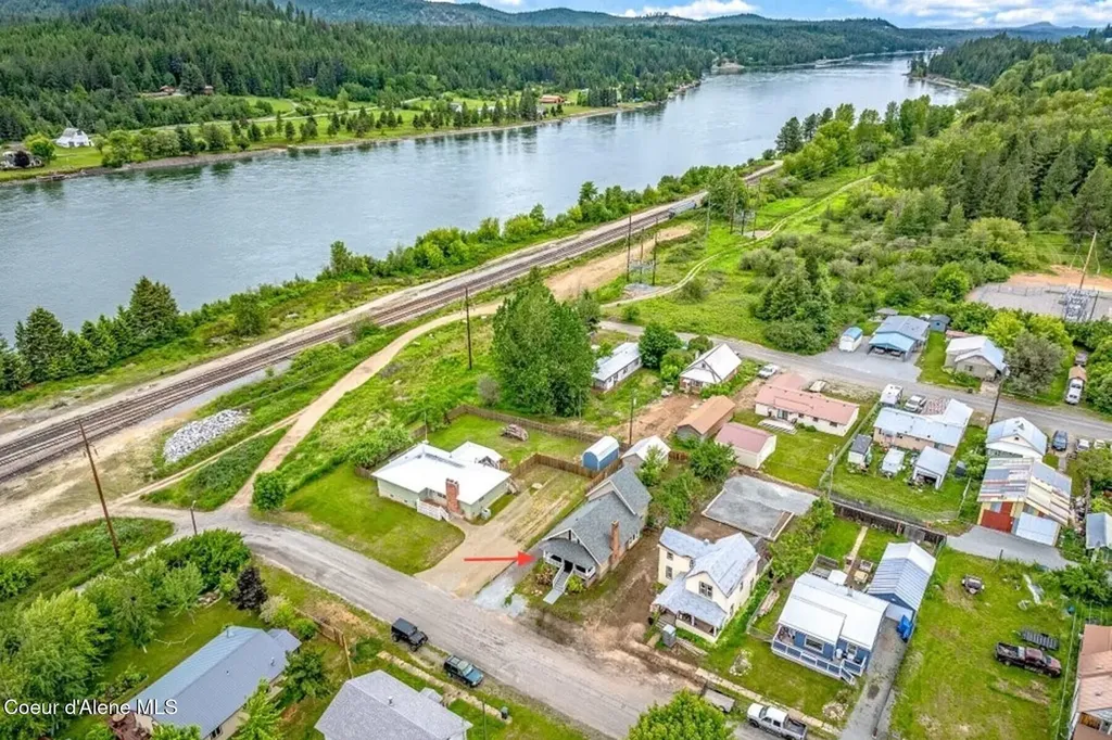 112 Washington Street Priest River ID 83856