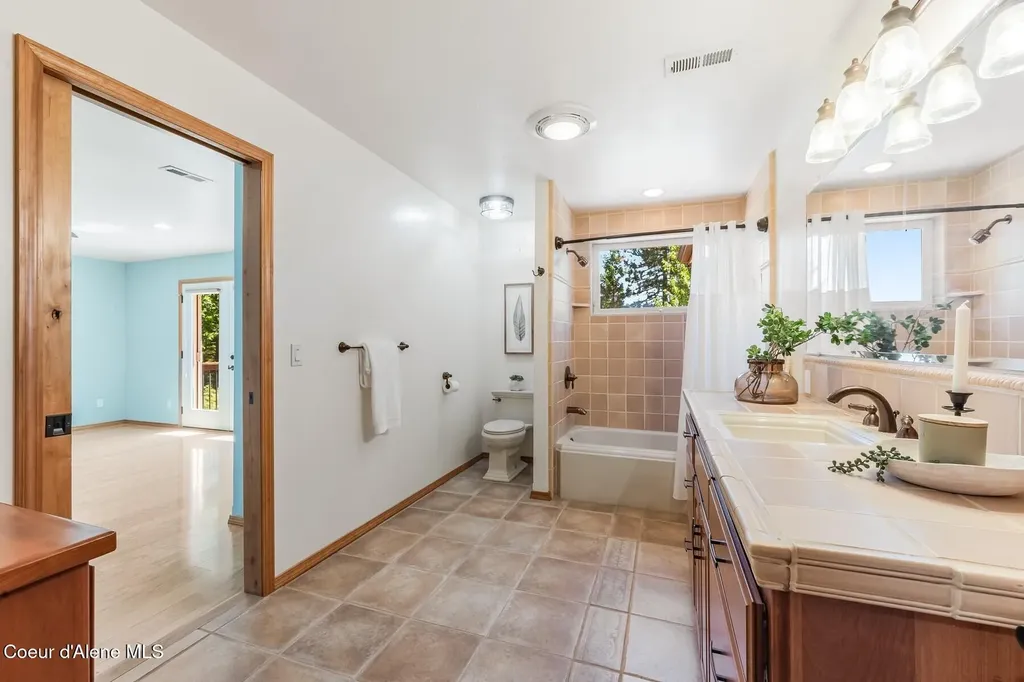 218 Topaz Trail Sandpoint ID 83864