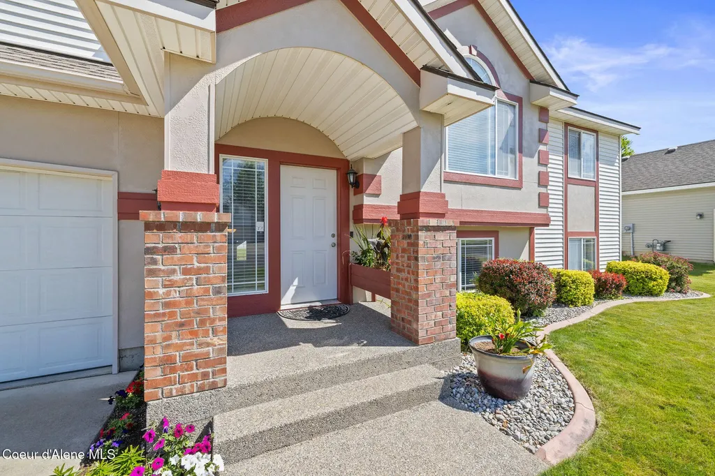 2893 W Strawberry Lane Hayden ID 83835