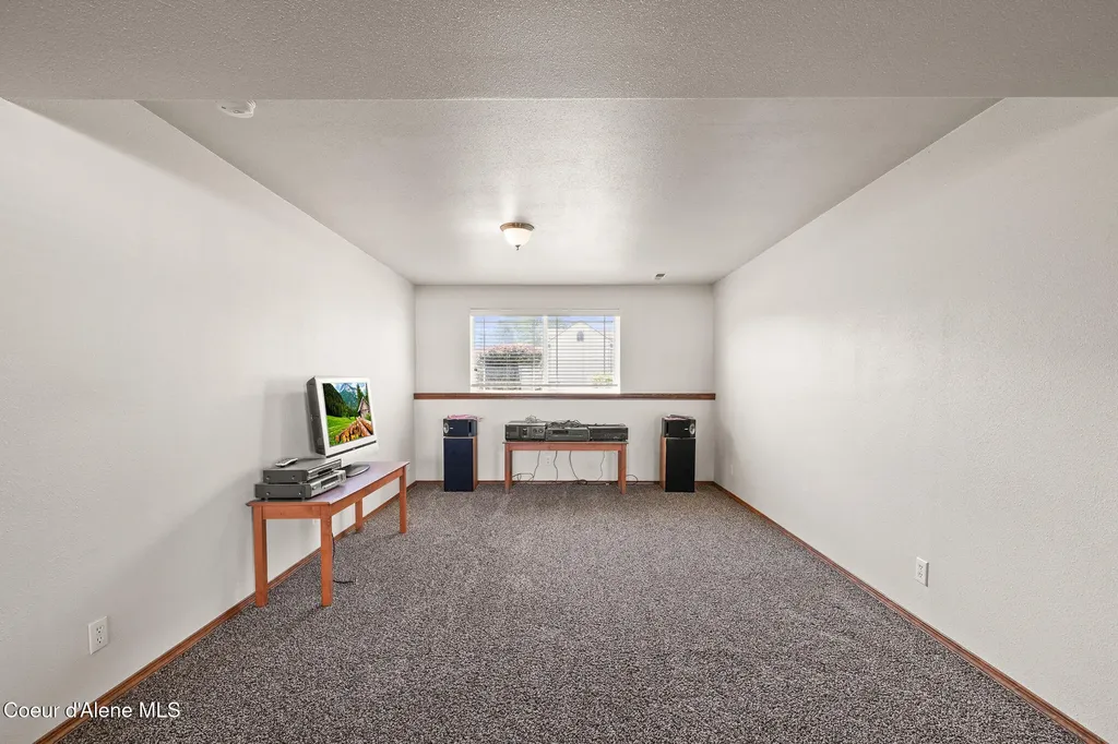 2893 W Strawberry Lane Hayden ID 83835