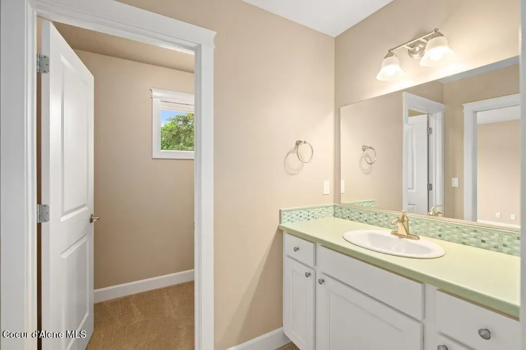 1127 E Indiana Avenue Coeur D'alene ID 83814