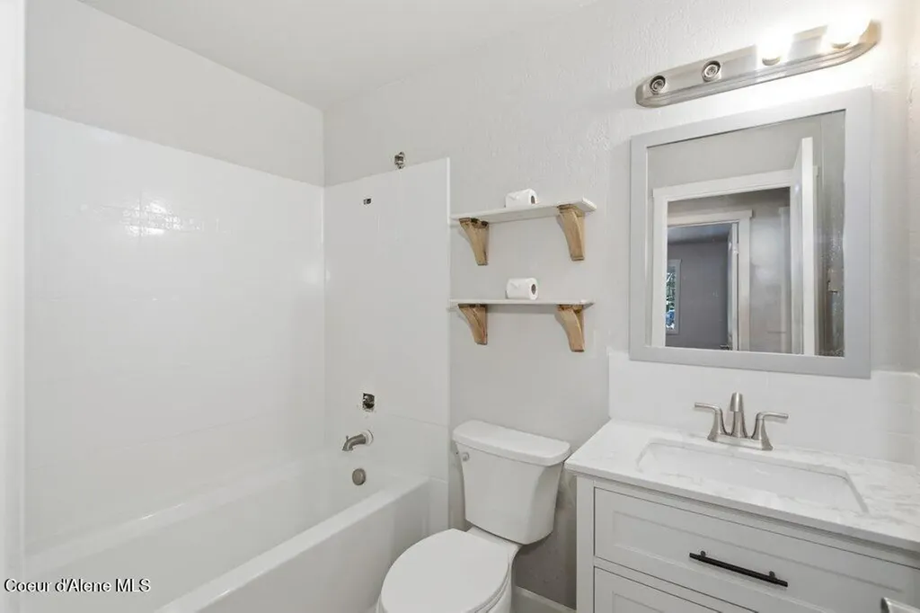 12822 N Avondale Loop Hayden ID 83835