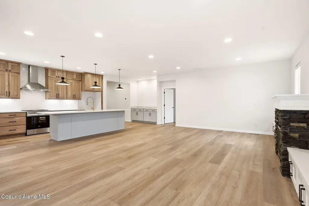 3283 N Segar Loop Post Falls ID 83854