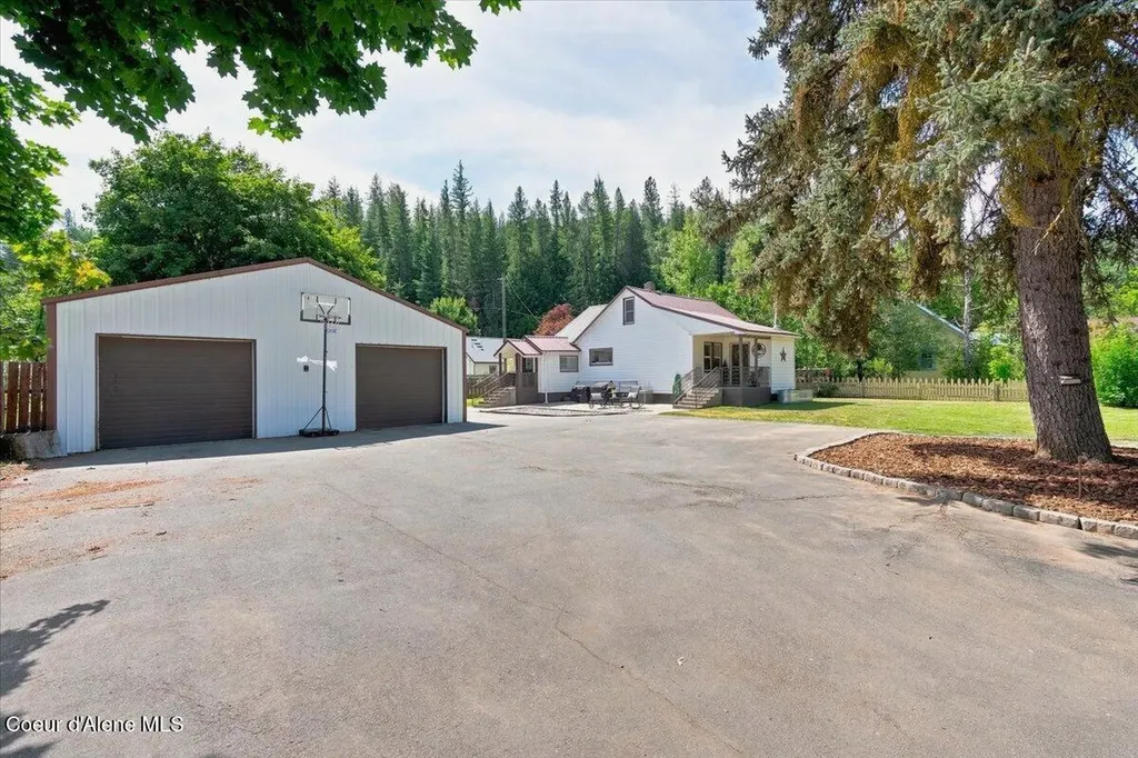 905 S Division Street Pinehurst ID 83850