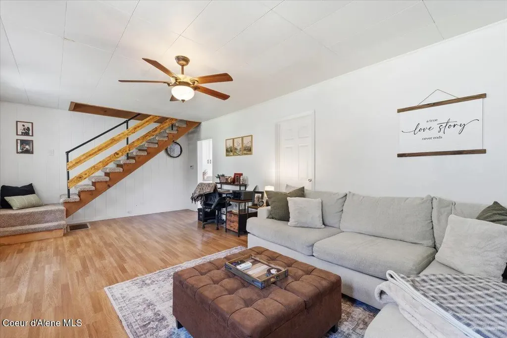 905 S Division Street Pinehurst ID 83850