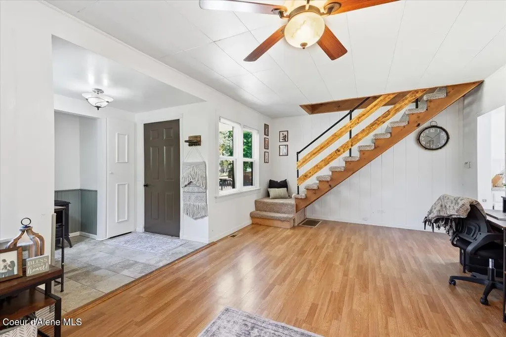 905 S Division Street Pinehurst ID 83850